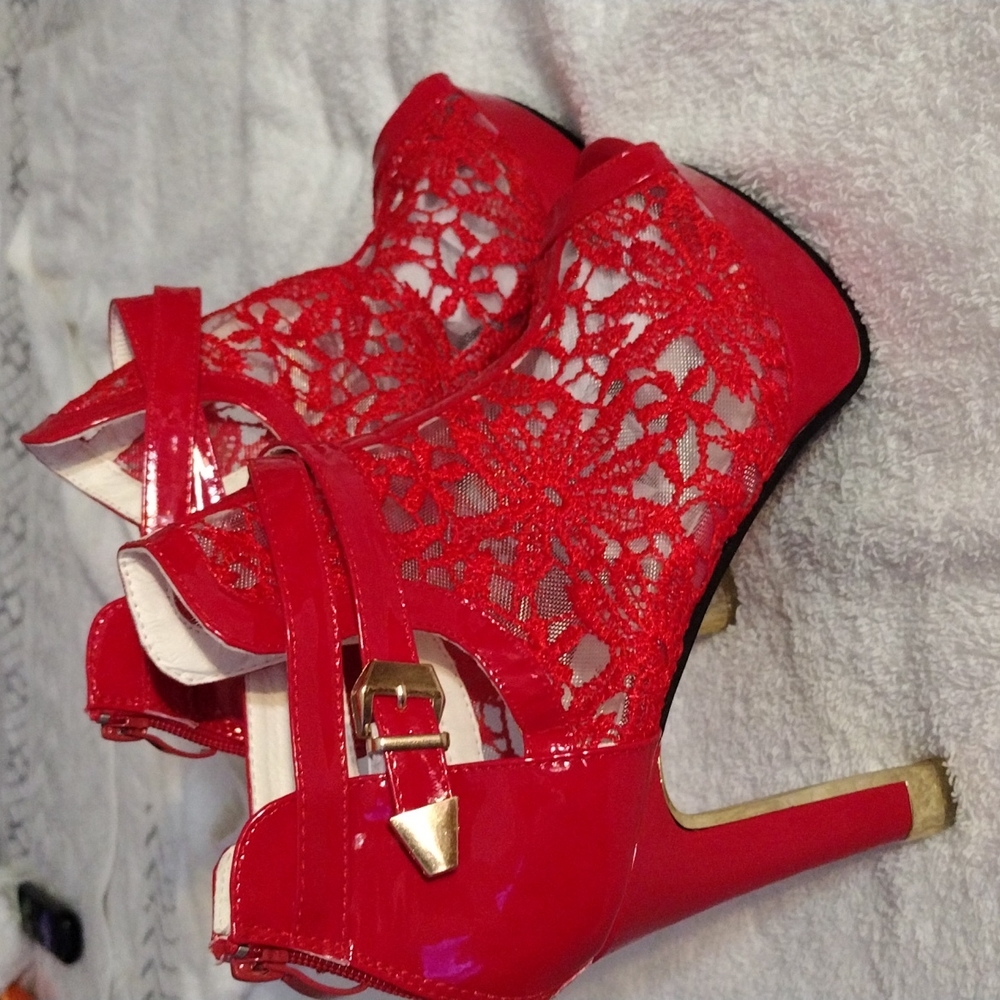 Shoes - Picture 2 of 4